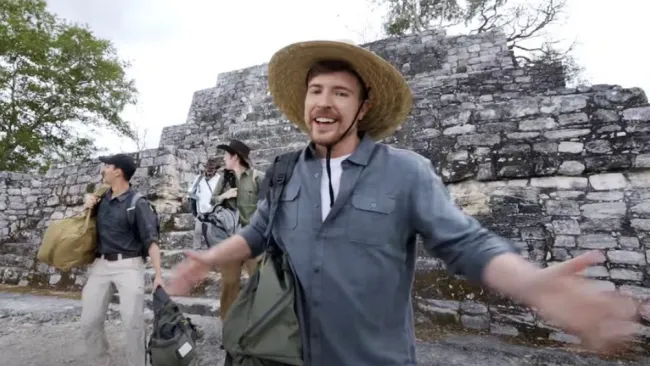 El influencer presumió que estuvo en lugares prohibidos dentro de las zonas arqueológicas.