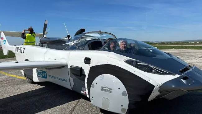Así es el AirCar: Conoce el auto que vuela y estará disponible desde 2026