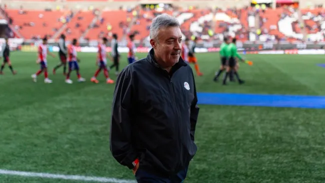 Domenec Torrent quería fuera de Chivas a tres veteranos