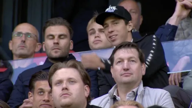 Mateo Chávez asistió a partido de AZ Alkmaar antes de ser presentado como nuevo jugador del equipo