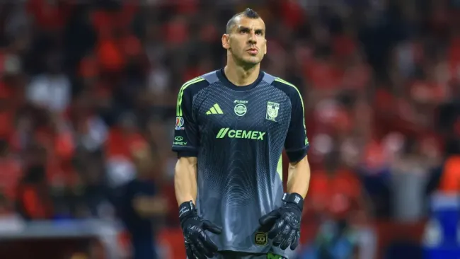 Nahuel Guzmán arremete contra el arbitraje y deja recado a detractores