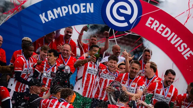 Chucky Lozano se proclama campeón con PSV pese a marcharse a la MLS