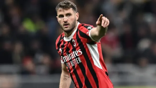 ¡Sin piedad! Santiago Giménez recibe críticas de afición y prensa italiana