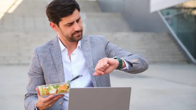¿Cuánto debe durar tu hora de comida? Esto dice la Ley Federal del Trabajo