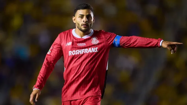 Expertos señalan que le perdonaron la roja a Vega ante América