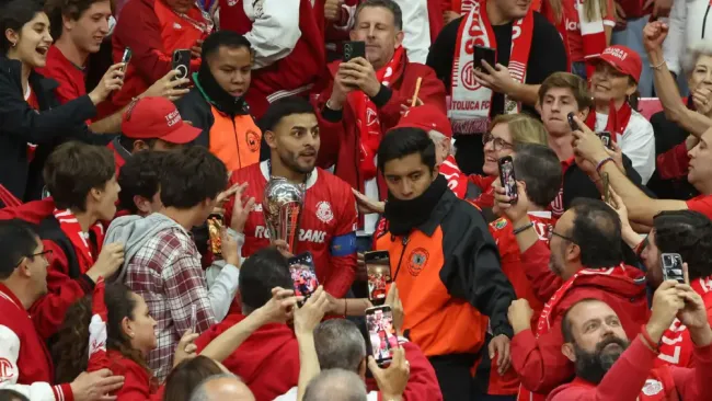 Americanistas lloran en el Ángel de la Independencia; Toluca invade y festeja en la CDMX
