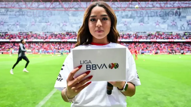 Encargada del protocolo de la Liga MX dejó a flote su afición por los Diablos: “Arriba el Toluca”