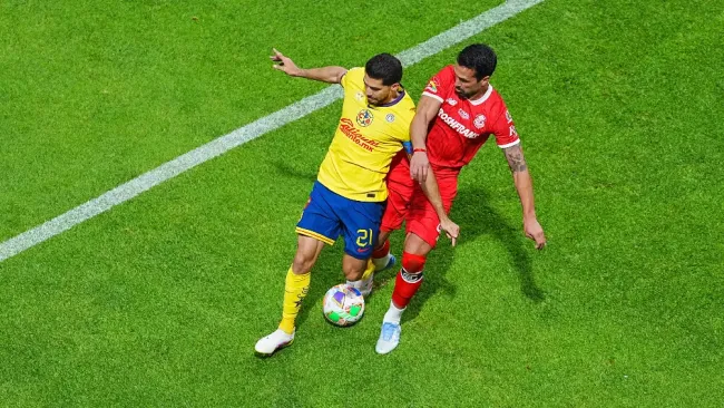 Henry Martín sale lesionado 