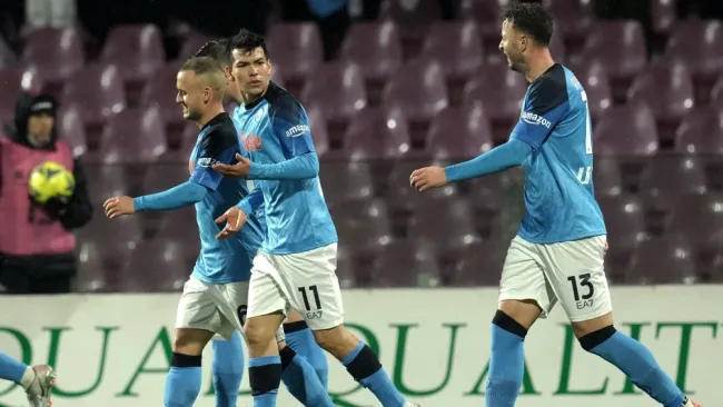 Chucky Lozano felició a Napoli por título en la Serie A 