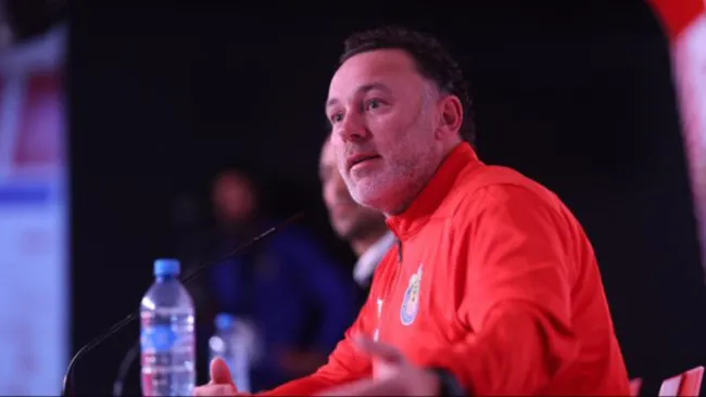 Gabriel Milito, el técnico argentino que no ha cambiado a sus equipos 