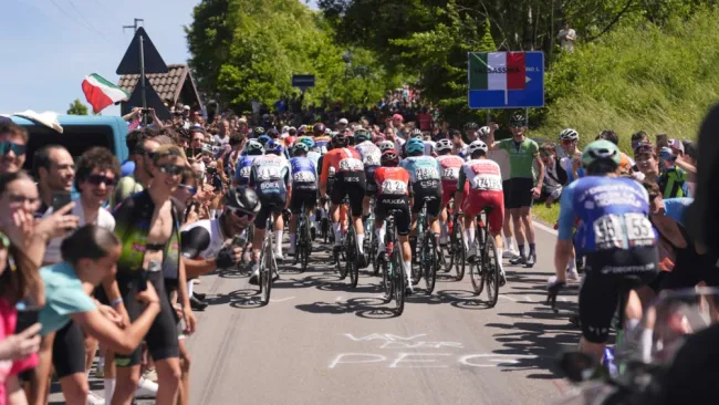 Del Toro se lo toma con calma en Etapa 18 del Giro de italia; mantiene liderato y Denz gana