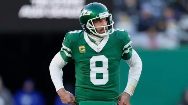 ¿Llega a Steelers? Critican a Rodgers por no presentarse a OTA's aunque no juegue en Pittsburgh