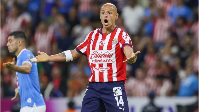 Chicharito Hernández se convierte en "gurú de parejas"