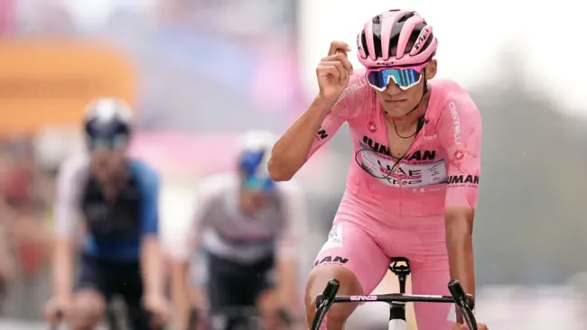 Isaac Del Toro recibe bendición del Papa León XIV en la Etapa 21 del Giro de Italia