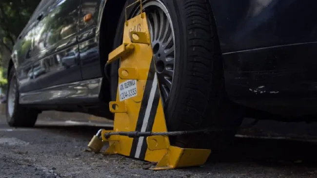 Multa de hasta 5 mil pesos si retiras la araña del auto sin permiso en 2025