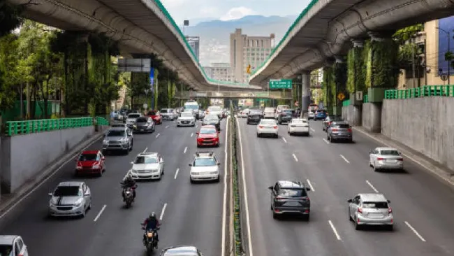 ¡Cuidado en Periférico! Reportan ataques con objetos a autos en CDMX