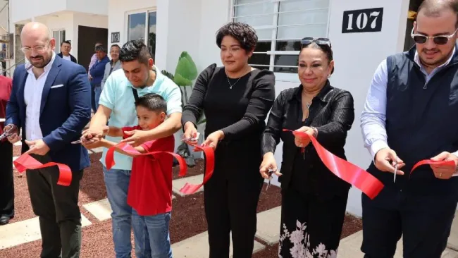 Madre adoptiva gana rifa del Día de las Madres, pero le quitan el premio 