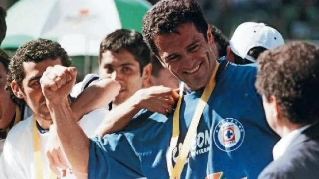 Carlos Hermosillo campeón con Cruz Azul 