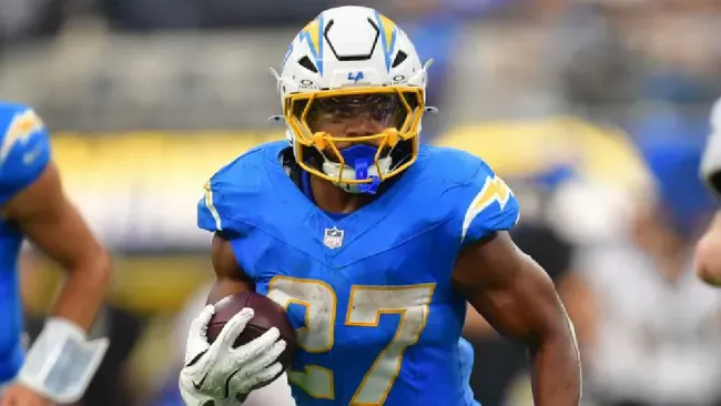 JK Dobbins firma contrato con los Denver Broncos