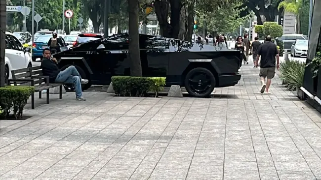 ¡Cayó la ley! Se llevan al corralón Cybertruck de jugador del América Lichnovsky en Polanco