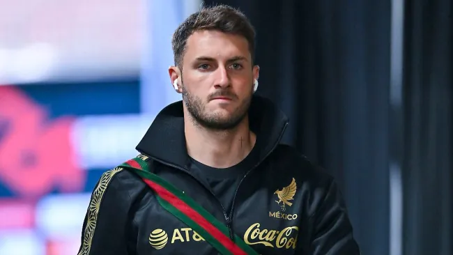 Santiago Giménez revela la incertidumbre que vivió por palabras del Tata antes de Qatar 2022