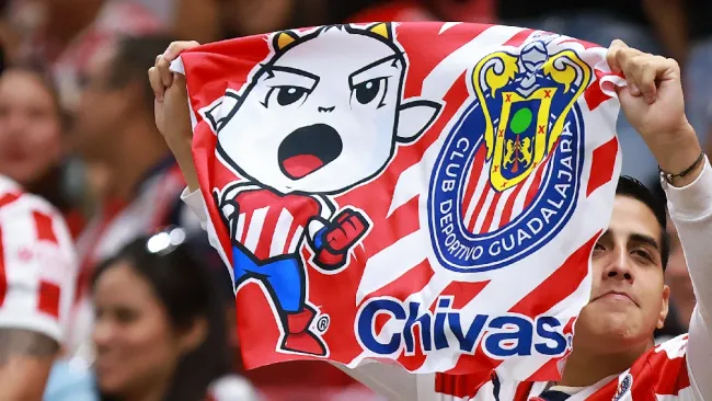 Aficionado de Chivas desata lágrimas de emoción
