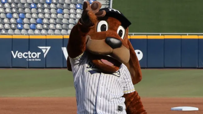 Alberto El Patrón hace de las suyas 