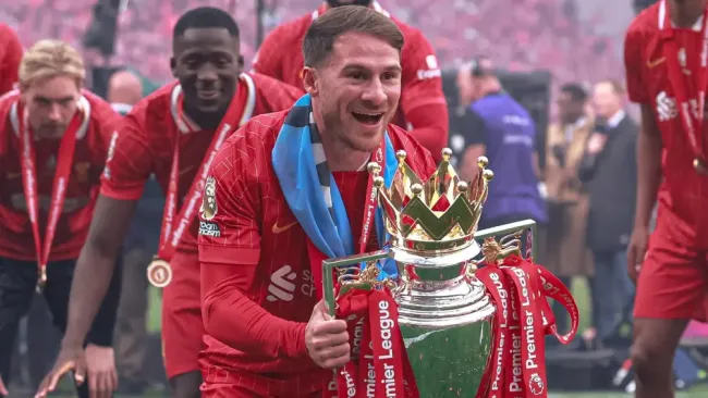 Alexis Mac Allister sorprende al tener playera de Cruz Azul en su colección