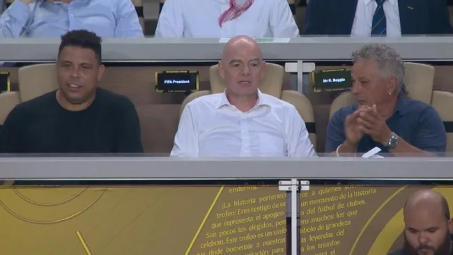 Famosos se hacen presente en el partido inaugural 