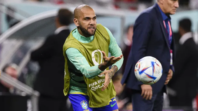 Alves se ha mantenido alejado de las canchas desde su conflicto
