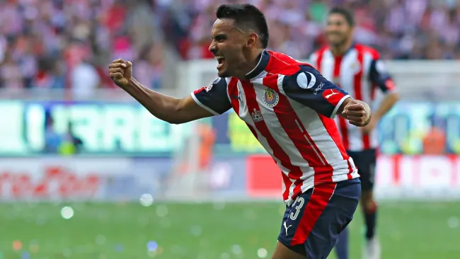 'Gallito' Vázquez se retira del futbol profesional tras 18 años de carrera