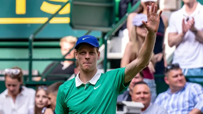 Jannik Sinner, 1ro del ranking, cae ante Alexander Bublik en 2da ronda en Halle