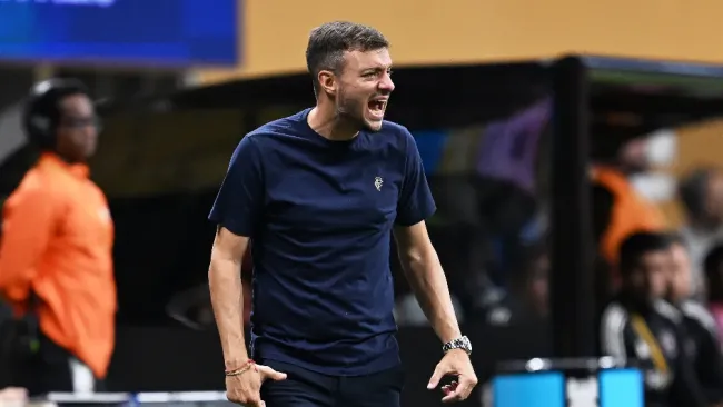 ¡Nada pasa por casualidad! Afición de Cruz Azul se burla de Martín Anselmi tras derrota del Porto 