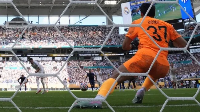 Yassine Bono sobre penalti atajado a Federico Valverde: "Hay factor de intuición y suerte"