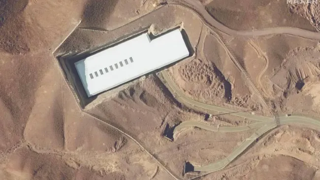 Irán evacuó instalaciones nucleares antes de ataques, según medios oficiales