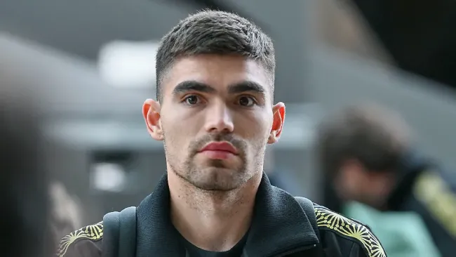 Johan Vásquez con una encrucijada: dejar Genoa a un año de la Copa del Mundo