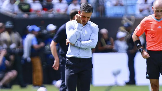 Lozano se va molesto con el rendimiento de su equipo