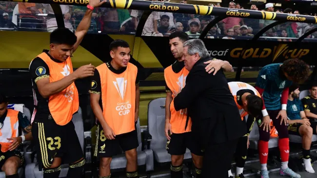 Miguel Herrera se reencuentra con El Tri antes del duelo en la Copa Oro