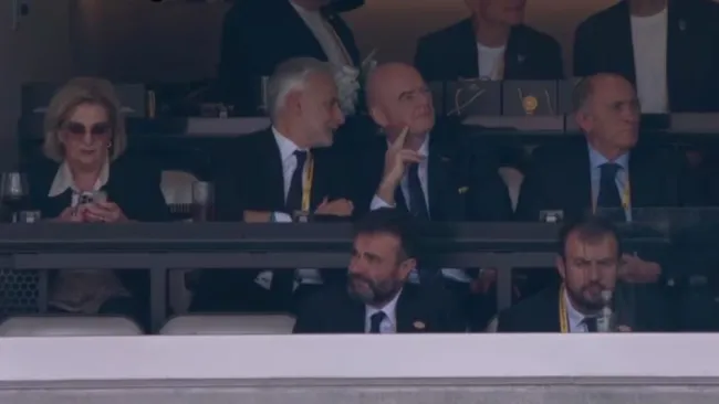 Infantino y Martínez durante el encuentro entre Pachuca y Rea Madrid