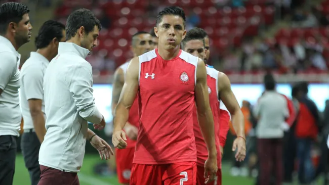 El insólito traspaso de Efraín Velarde en la Liga MX que se cerró en el baño