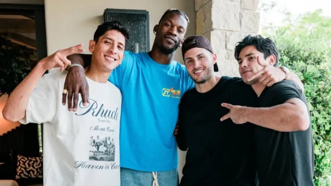 Jimmy Butler le da clases de basquetbol a Santiago Giménez y Edson Álvarez