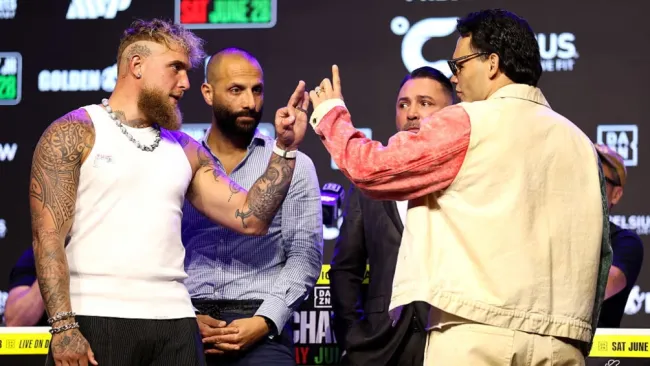 Peso Pluma apoya a Jake Paul frente a Julio César Chávez Jr.