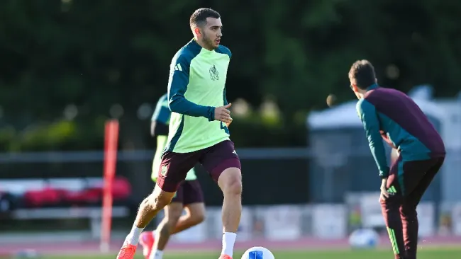 Luis Chávez hizo el viaje con Selección Mexicana a Phoenix pese a lesión