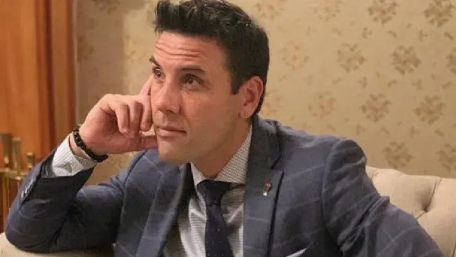 Oribe Peralta arremete contra el Ruso Zamogilny 