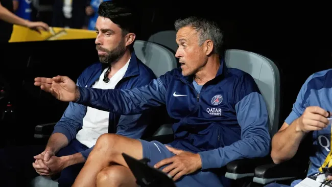 Luis Enrique en el banquillo del PSG