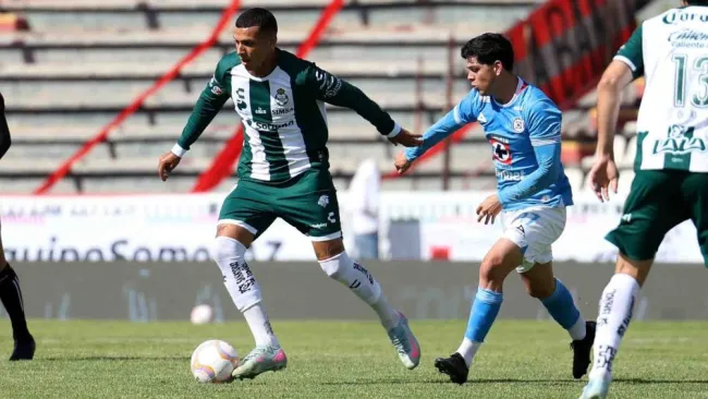 Jugadores del cuadro lagunero se enfrascaron en una pelea tras el silbatazo final