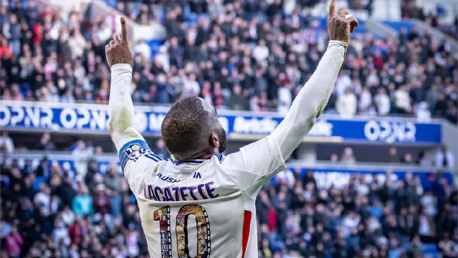 Lacazette tiene acuerdo con el NEOM SC 