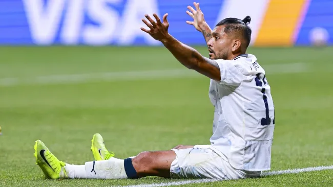 ¿Hubo penalti sobre Tecatito? La jugada polémica durante el destacado juego de Corona
