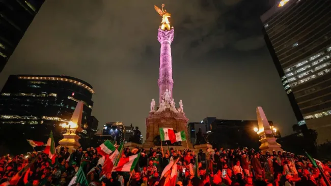 Reportero de TUDN es sometido en festejo