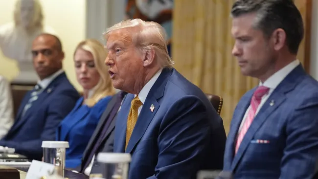 Administración de Trump demanda a California por atletas transgeénero